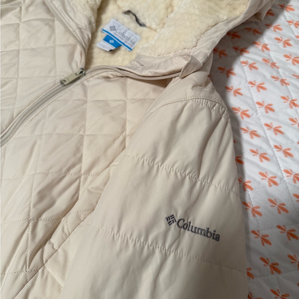 Columbia jacket size Large color cream